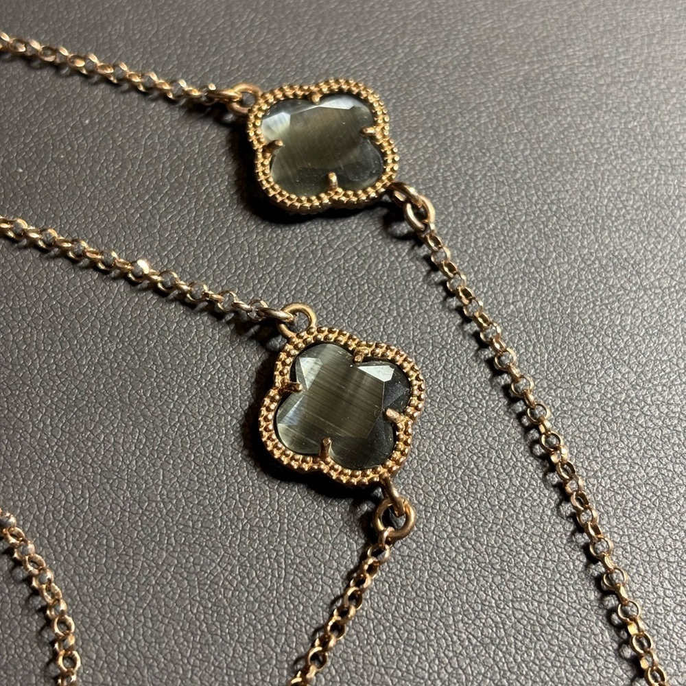 Rose gold clover necklace gray agate approx 36” long. - Picture 4 of 9
